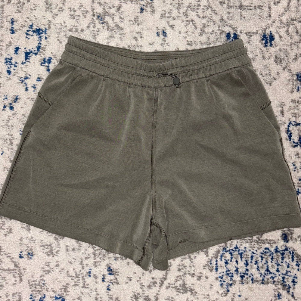 Lululemon Softstreme Women's Shorts Olive Green